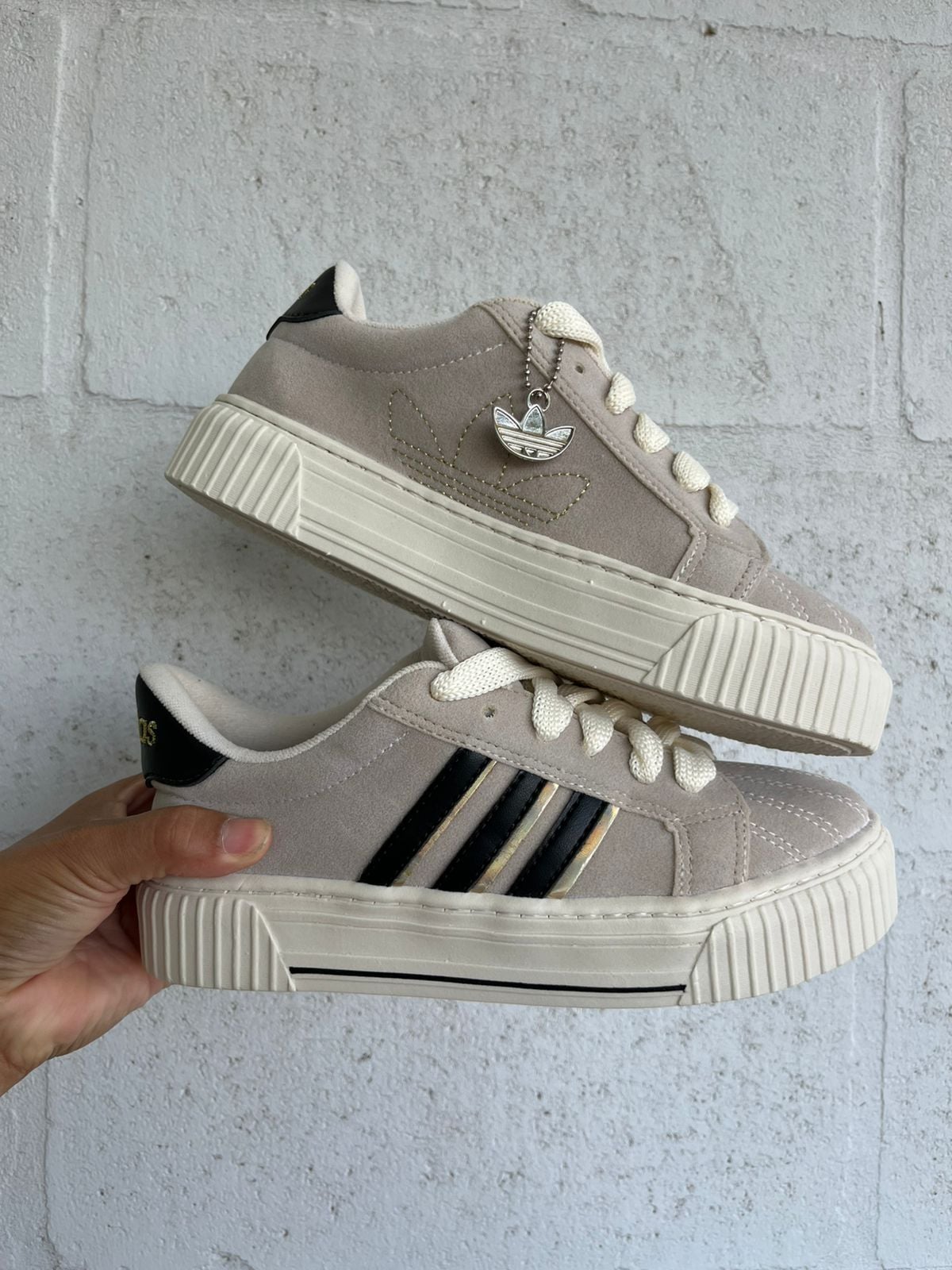 Adidas urban stripes cream - Media 1