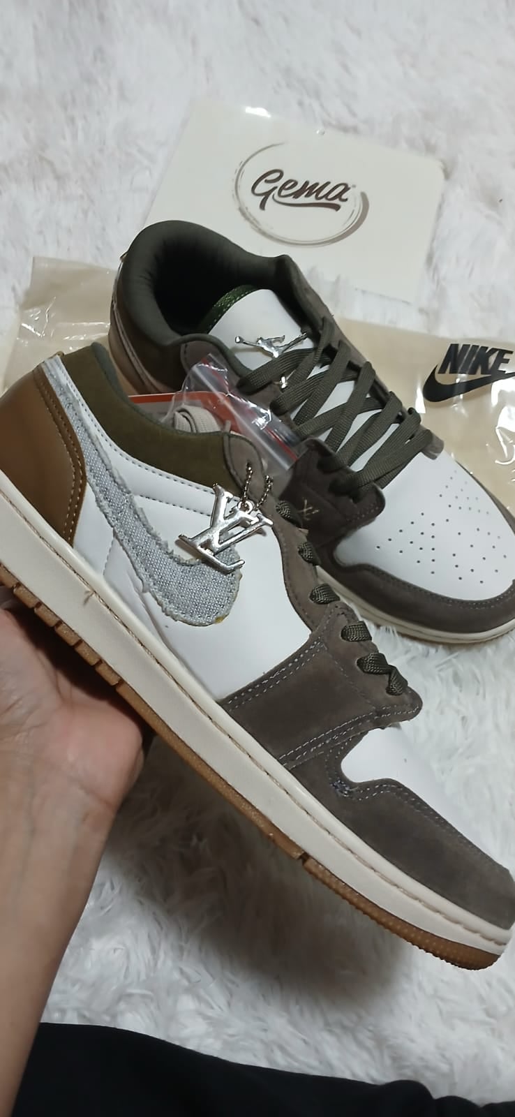 Nike LV Brown Edition - Media 1