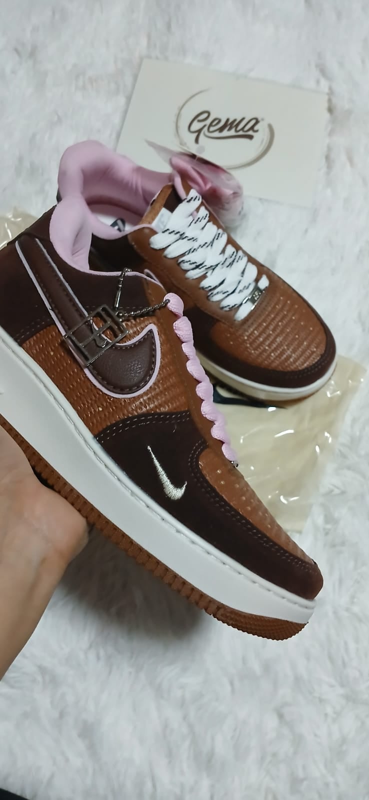 Nike Brown Pink Style - Media 1